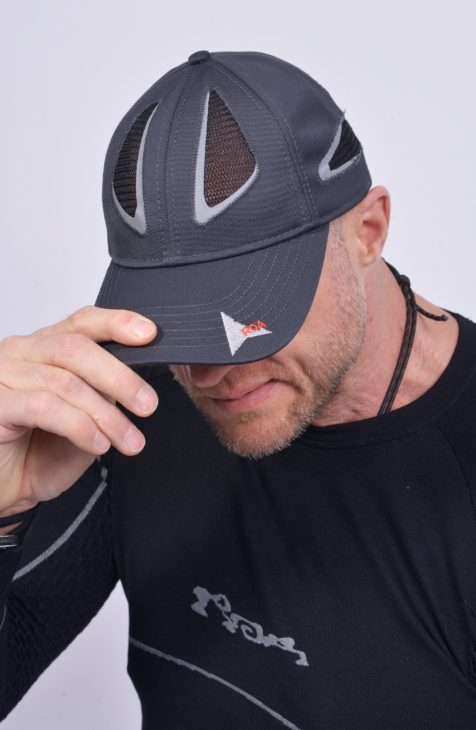 【ROA】SAHARAN CAP roa hiking ROA Hiking Explores the Hybrid Landscape Through 'Cave' Drop